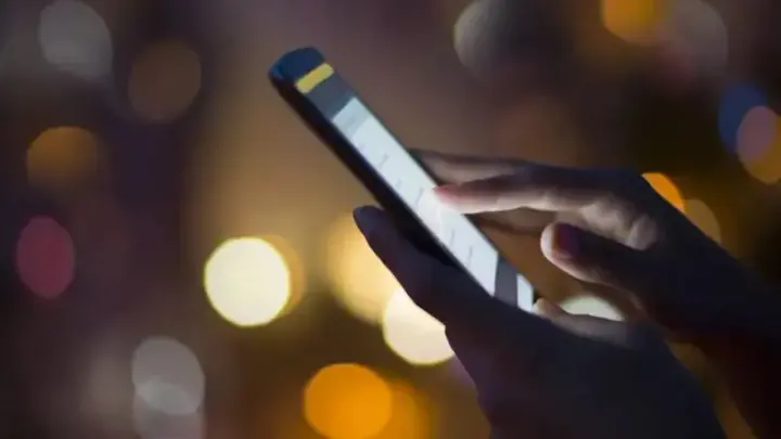 Почему сбиваются часы в смартфонах во время воздушной тревоги? В Генштабе разъяснили