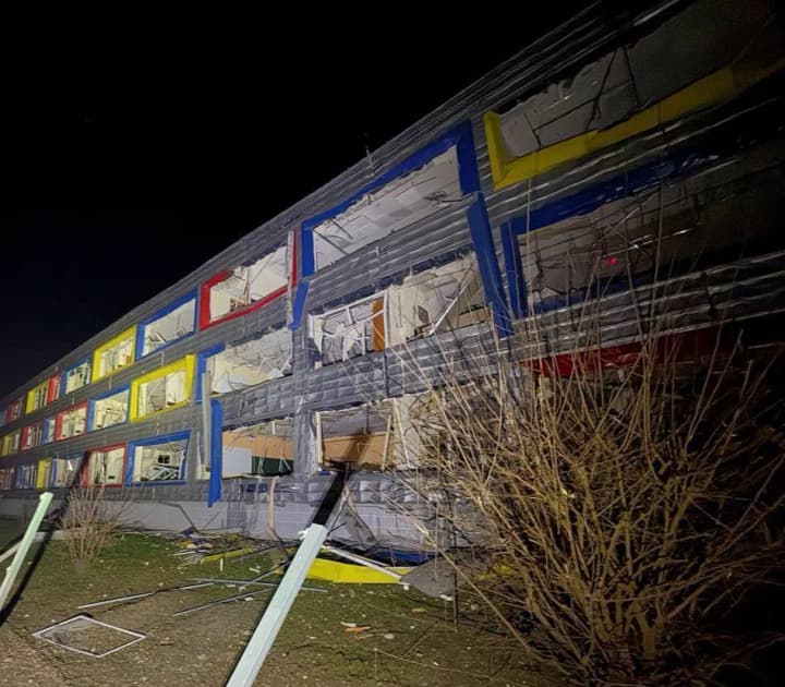 Одна из старейших школ Одессы подверглась разрушениям от ночной атаки дронов