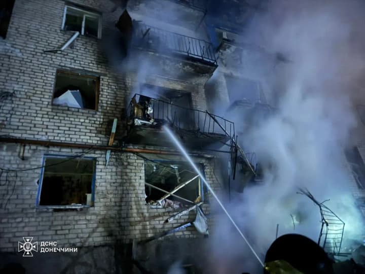Російські авіабомби влучили у 5-поверхівку на Донеччині, є загиблі: показали наслідки