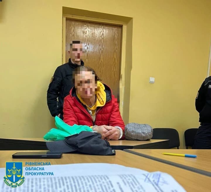 In Rivne region, a man who wiped his feet on the Ukrainian flag was notified of suspicion