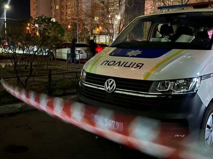 В Киеве 11-летний мальчик выпал из окна многоэтажки, его тело обнаружили прохожие
