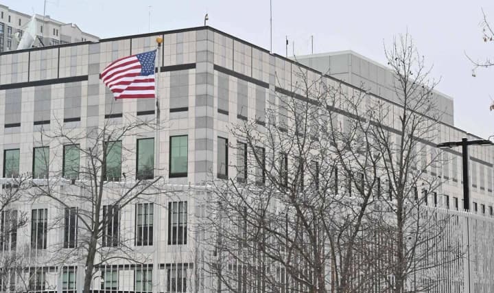 Посольство США в Киеве завтра возобновит работу - Госдеп
