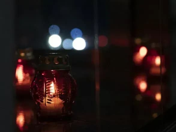 Общенациональная минута молчания и акция "Зажги свечу": как в Украине чтят память жертв Голодомора