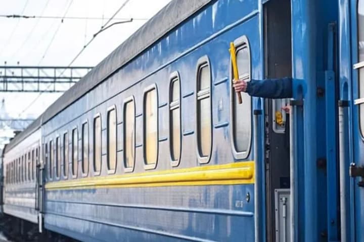 Traffic for trains unblocked in Zakarpattia after stones fell on the track