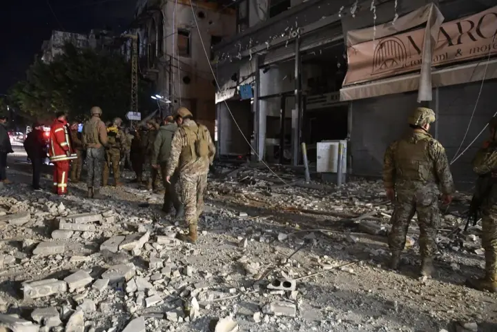 Взрывы и обстрелы на границе Ливана перед официальным прекращением огня между Израилем и"Хезболлой"