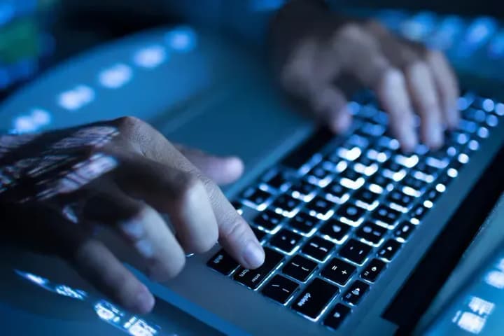 Как сохранить интернет во время обесточивания - советы от Минцифры