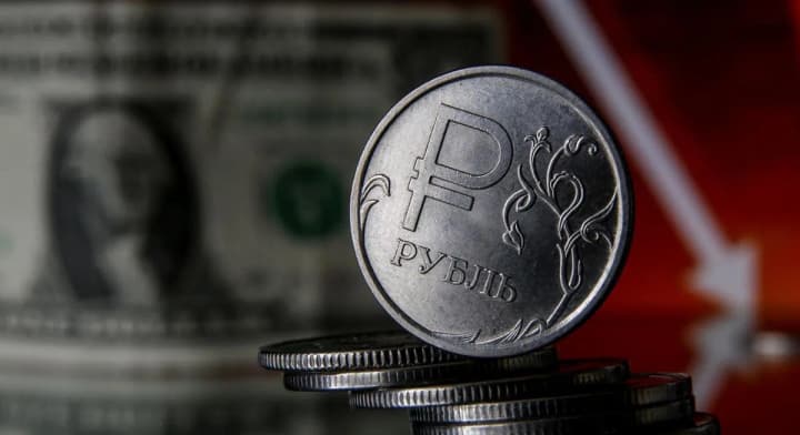 The Russian ruble is falling rapidly: the reasons and further forecasts have become known
