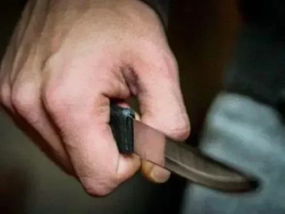 57-year-old man attacked a sergeant with a knife in a shopping center in Vinnytsia region