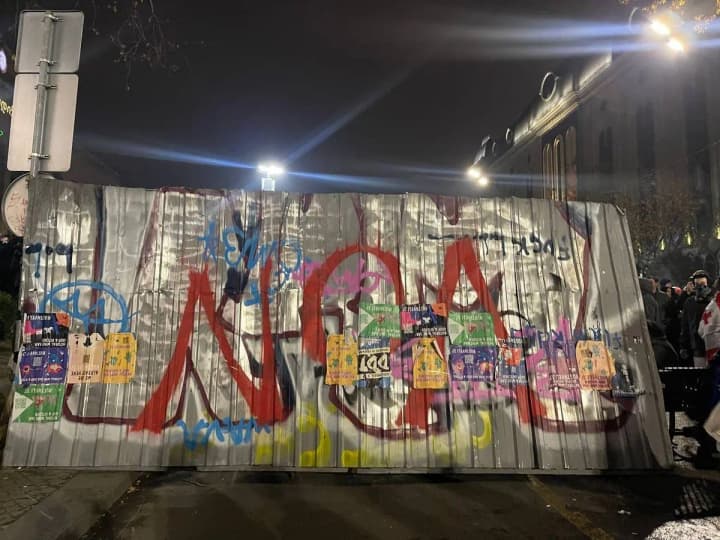 Protesters in Tbilisi build barricades: what is happening near the parliament