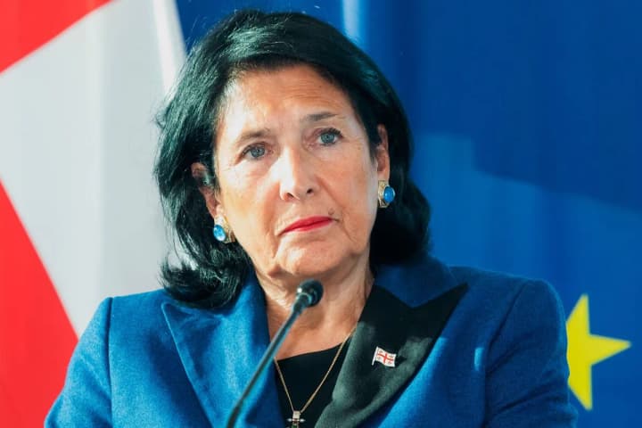 Президентка Грузії відмовилась передавати владу до легітимних виборів