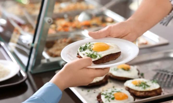 Уряд виділить майже 3 млрд грн на харчування школярів: що зміниться з 2025