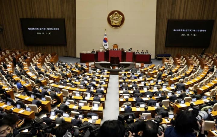 Правящая партия Южной Кореи отстранила президента Юна от госсправ, но взяла "под защиту"