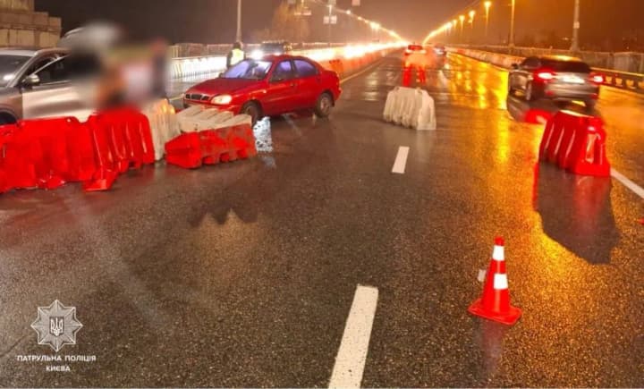 Мост Патона в Киеве: ДТП вызвало осложнения движения