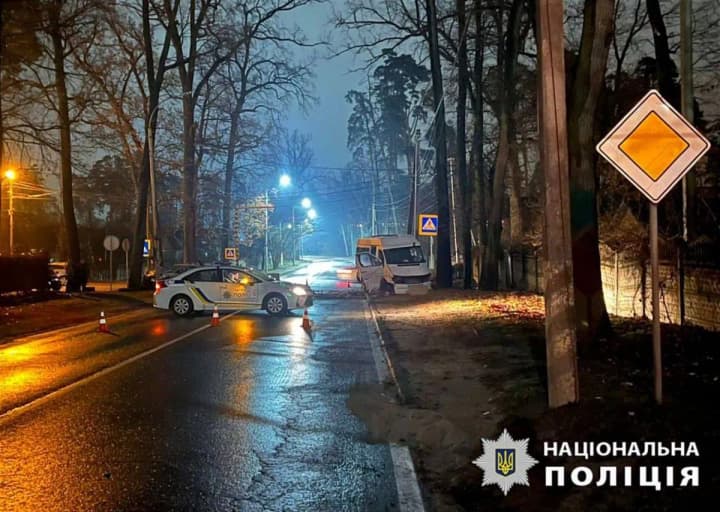 Под Киевом произошло ДТП с маршруткой, есть пострадавшие