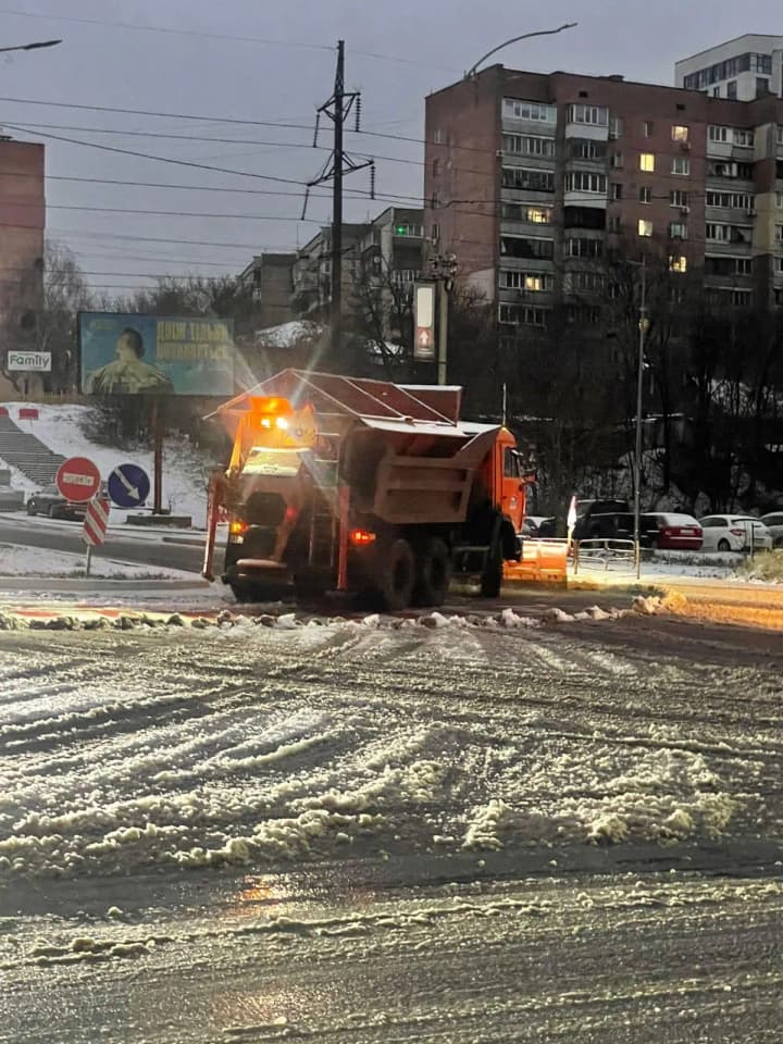 In Kyiv region, 190 units of special equipment are fighting the snow disaster