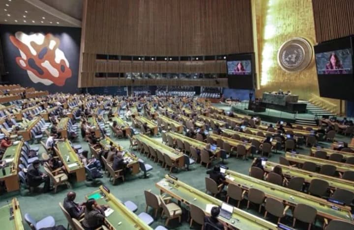 "Негайно" припинити вогонь у Газі: резолюція Генасамблеї ООН закликає до завершення бойових дій та звільнення всіх заручників