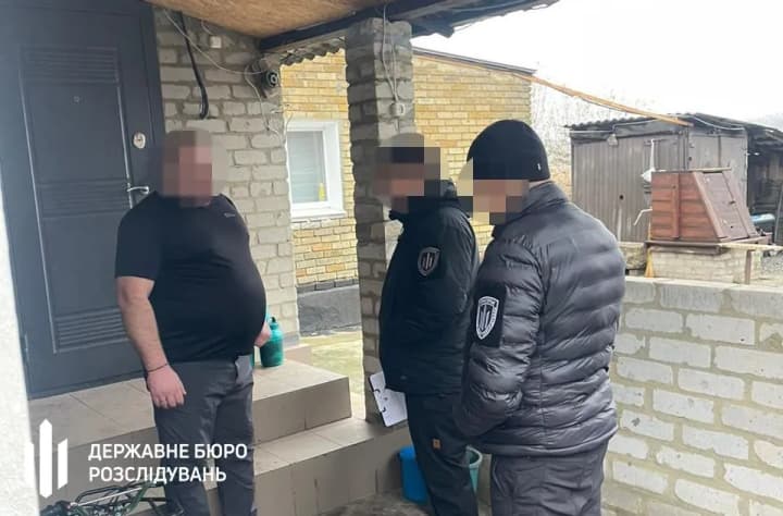 Official of a military unit in Donetsk region forced subordinates to work in a kiosk for his wife