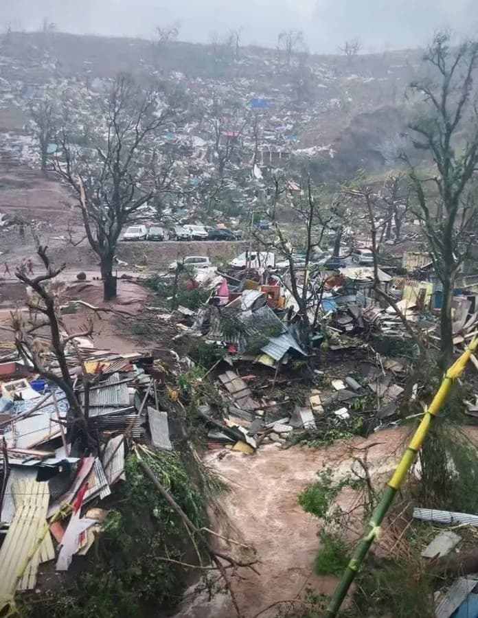 Циклон "Чідо" спустошив французьку Майотту: сотні людей могли загинути