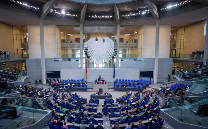 Сьогодні в Бундестазі обговорять вотум довіри Шольцу: Німеччина може піти на вибори 23 лютого