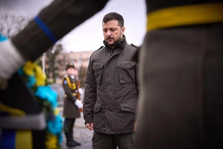 Zelensky in Lviv: honored the memory of fallen soldiers on the Field of Mars