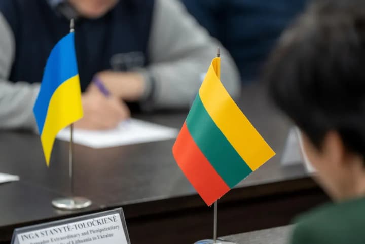 Lithuanian government arrives in Kyiv