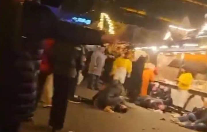 У Німеччині авто в'їхало в натовп на різдвяному ярмарку, є жертви