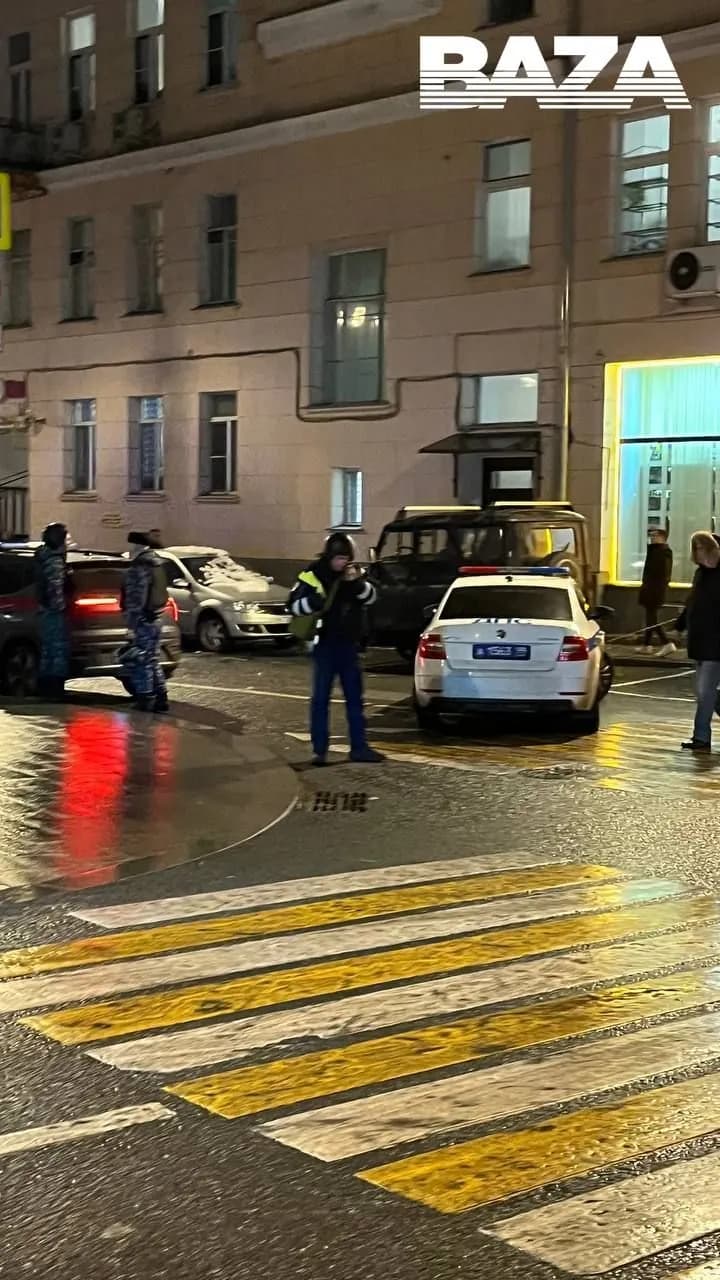 Man attacks police car with Molotov cocktail in center of Moscow