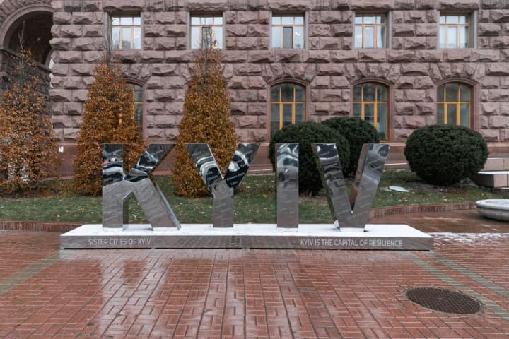 Вибухи у Києві: працює ППО