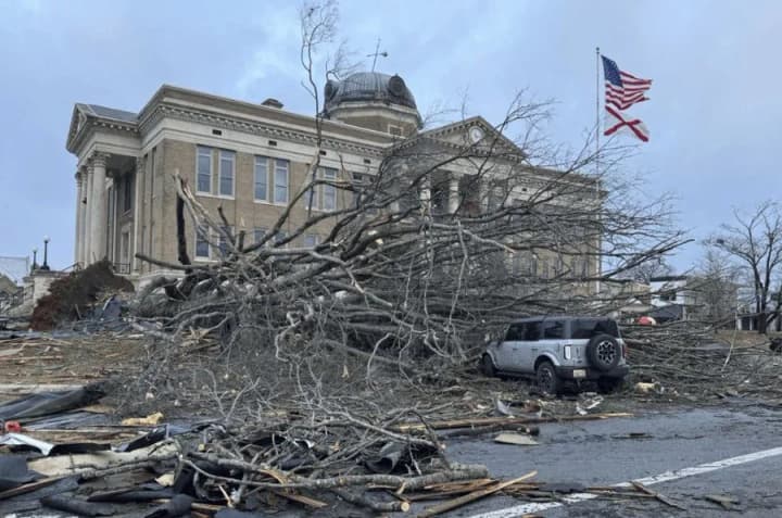 Торнадо и штормы на юге США унесли жизни четырех человек