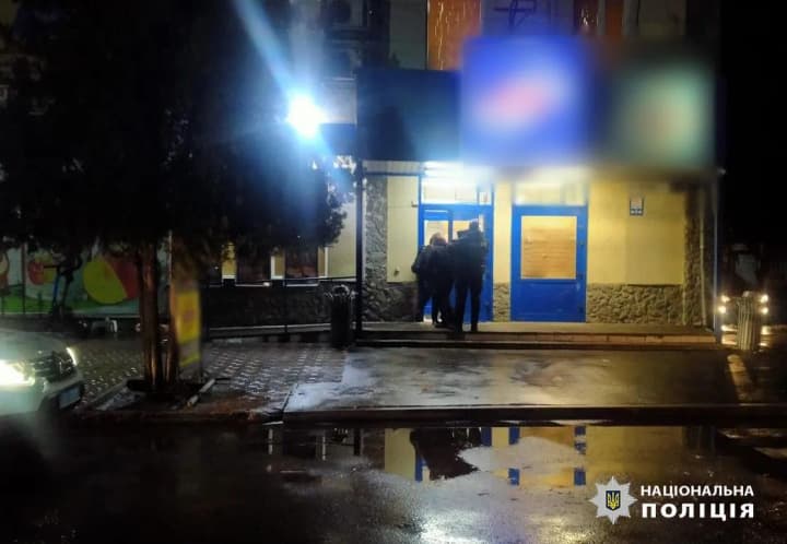 Man beats supermarket security guard because of remarks about queuing at the checkout