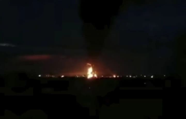 Атака беспилотников вызвала пожар на нефтебазе в смоленской области рф