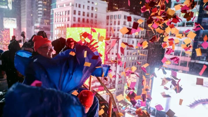 Миллион человек на Таймс-сквер: как Нью-Йорк встретил 2025 год