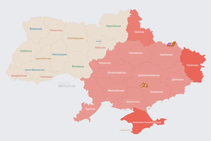 У Миколаєві пролунали вибухи на тлі масштабної повітряної тривоги через загрозу балістики