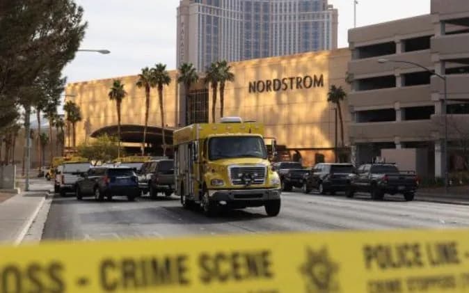 Возле отеля Трампа погиб военный США: что известно о взрыве автомобиля Tesla в Лас-Вегасе