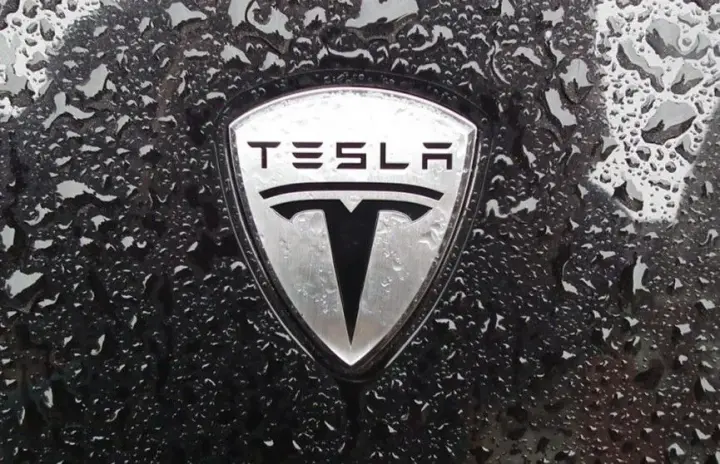 For the first time in nine years, Tesla announced a drop in sales