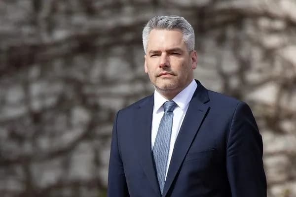 Канцлер Австрии уходит в отставку после провала коалиционных переговоров