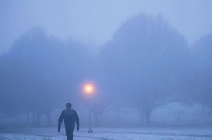 Snow and freezing rain paralyze Britain
