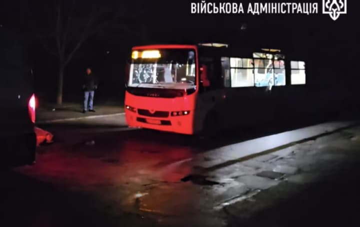 Russian drone attacks a minibus in Kherson: one dead and one wounded