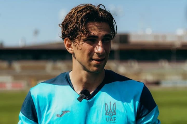 Ukrainian footballer refuses to transfer to PSG because of a Russian in the team