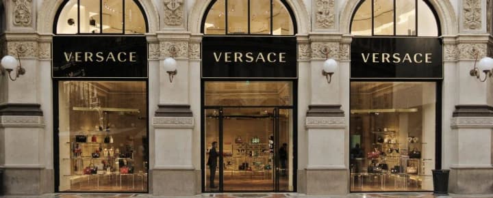 Бренд Versace виставлено на продаж: відомий потенційний покупець