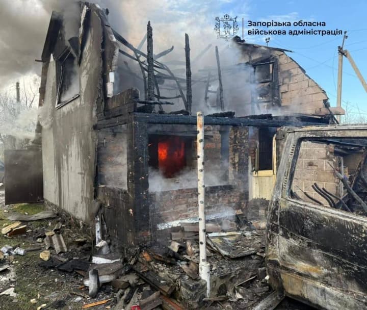 Ворог продовжує атакувати Запорізьку область: 412 ударів по 14 населених пунктах, є поранені