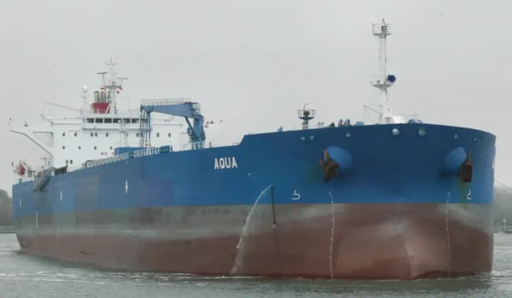 Три танкера с российской нефтью застряли у берегов Китая после санкций США - Bloomberg