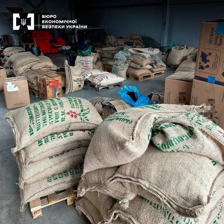 Нелегальний цех на Київщині виготовляв фальсифіковану каву світових брендів