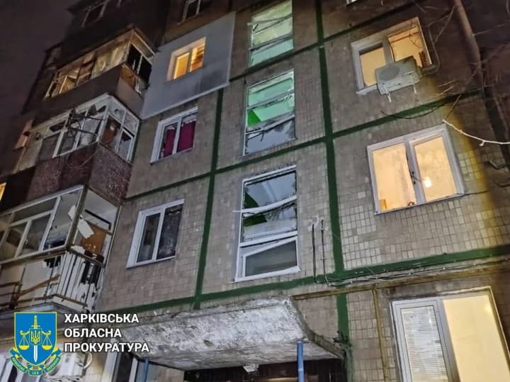 Дрон окупантів атакував житловий будинок у Чугуєві: постраждала маленька дитина