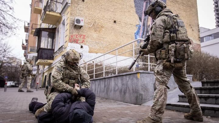 В Украине проводят информационную кампанию против вербовки молодежи врагом: "Сожги" ФСБшника" (видео)