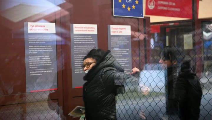 Кількість українців, які виїхали та не повернулись додому, зросла у понад 3 рази - Опендатабот