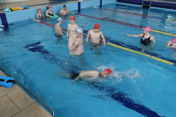 У Новояворівську відкрили адаптивний клуб, де проводять тренування для військових, ветеранів та людей з інвалідністю