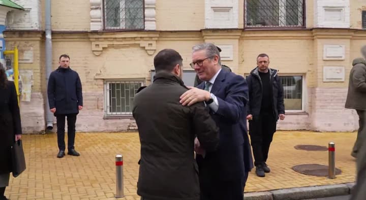 Zelenskyy meets with British Prime Minister Starmer in Kyiv