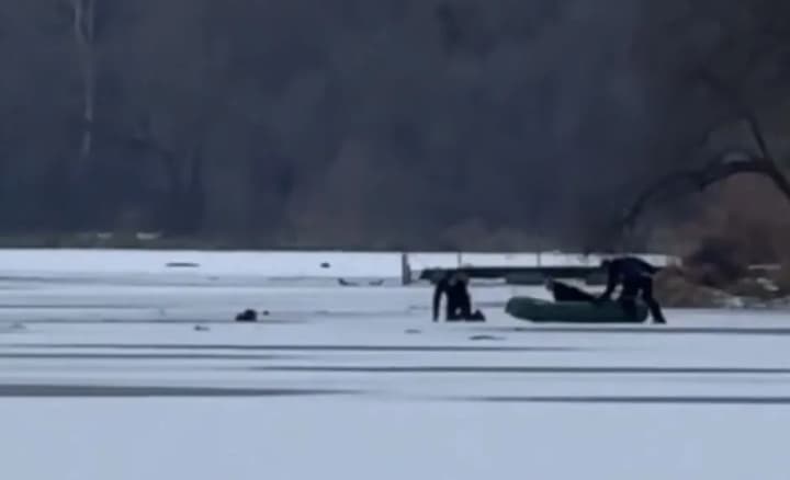 In Vinnytsia, a man on a bicycle tried to cross the river and fell through the ice