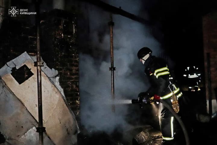 Атака рф на Київщину: з'явилися кадри наслідків ворожого удару